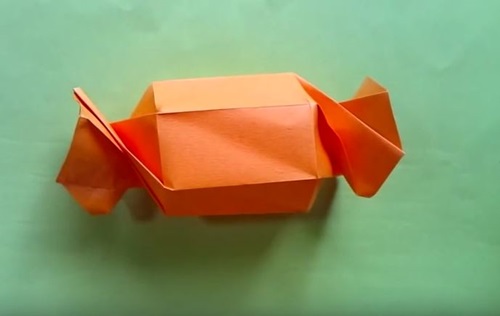 ハロウィンの折り紙でキャンディの簡単な作り方 知恵ぽんのブログ